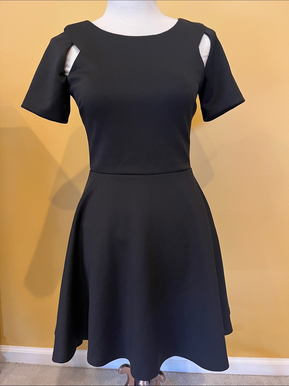 AQUA Women's Black Short-Sleeve Fit & Flare Dress Cutouts Sz M